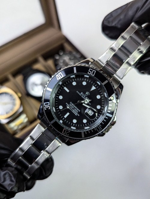 Rolex Submariner date thumbnail 5